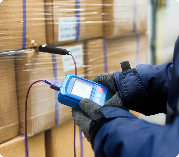 Measuring temperature of packaged goods